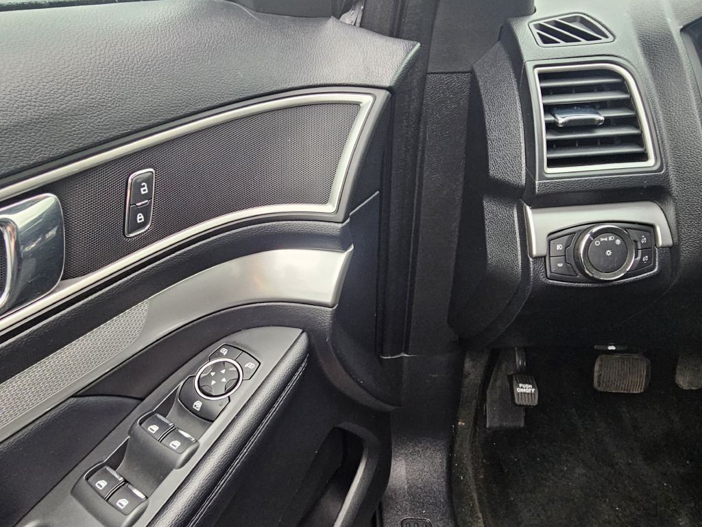 2016 Ford Explorer Image 18