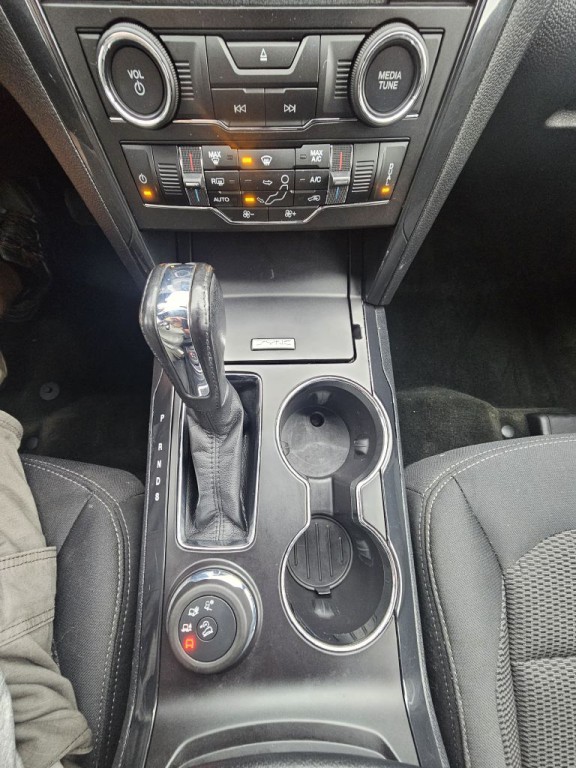 2016 Ford Explorer Image 19