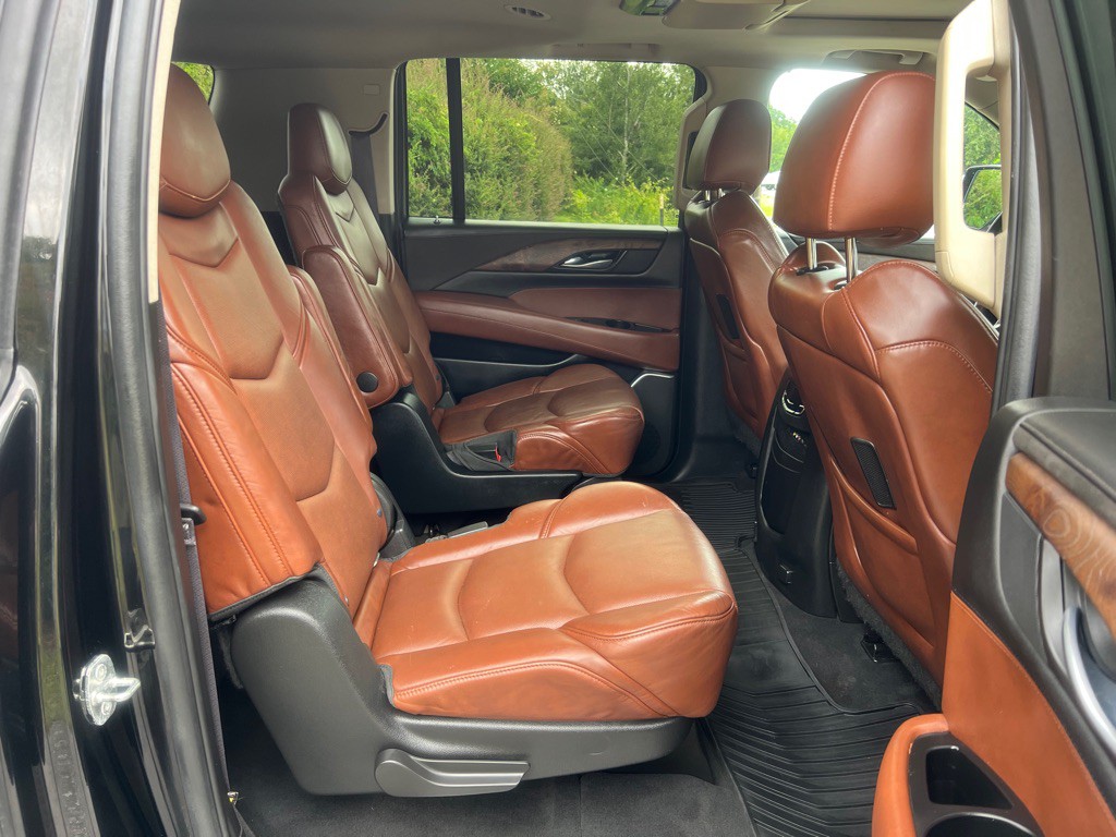 2015 Cadillac Escalade Image 14