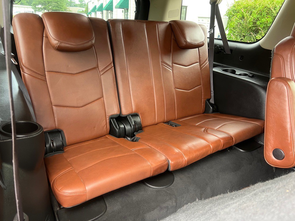 2015 Cadillac Escalade Image 16