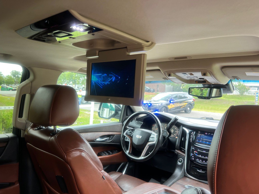 2015 Cadillac Escalade Image 17