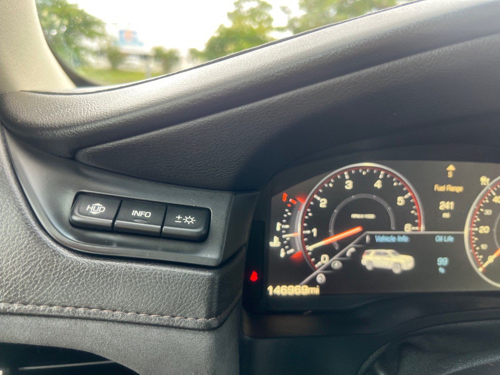 2015 Cadillac Escalade Image 19
