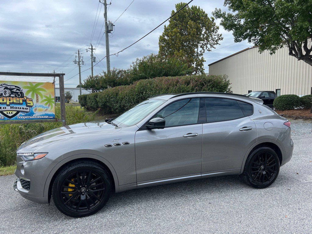 2022 Maserati Levante Image 1