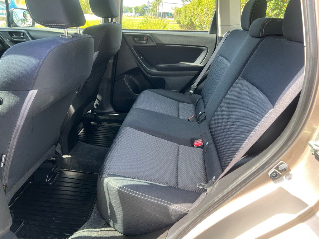 2014 Subaru Forester Image 16