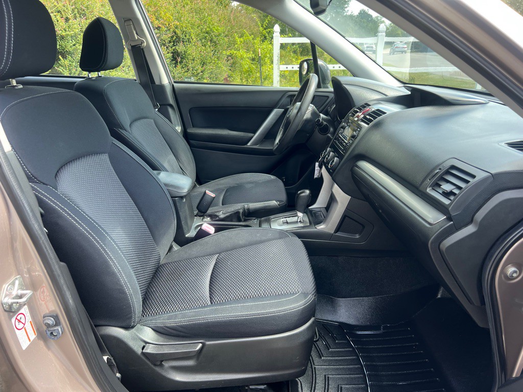 2014 Subaru Forester Image 17