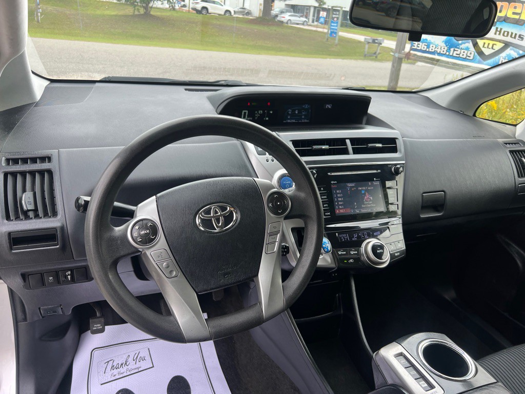 2015 Toyota Prius Image 11