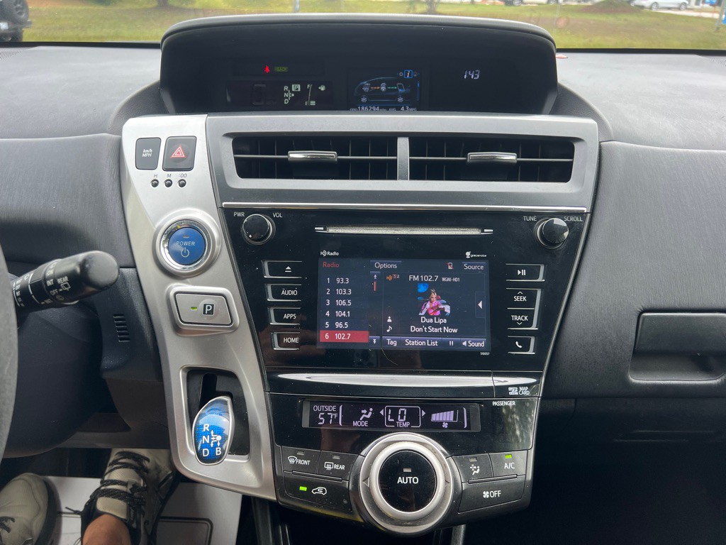 2015 Toyota Prius Image 16