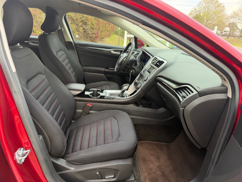 2015 Ford Fusion Image 18