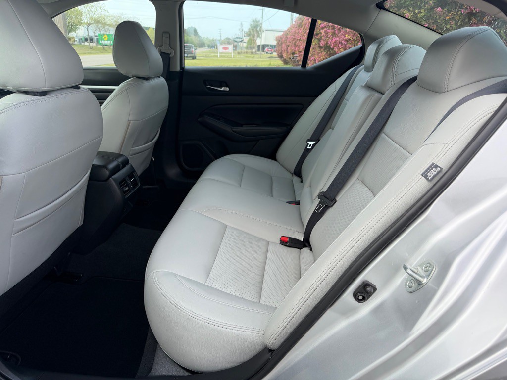 2019 Nissan Altima Image 15