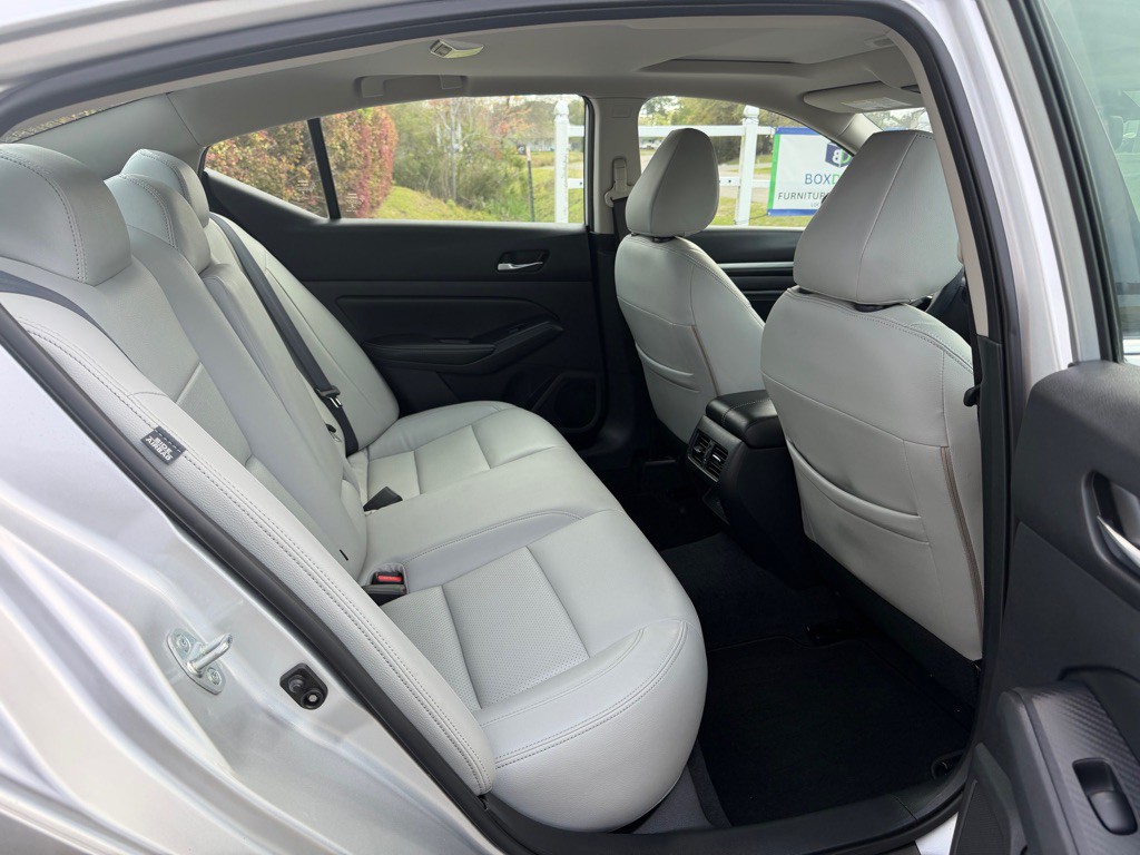 2019 Nissan Altima Image 17