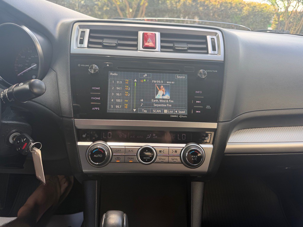 2015 Subaru Legacy Image 18