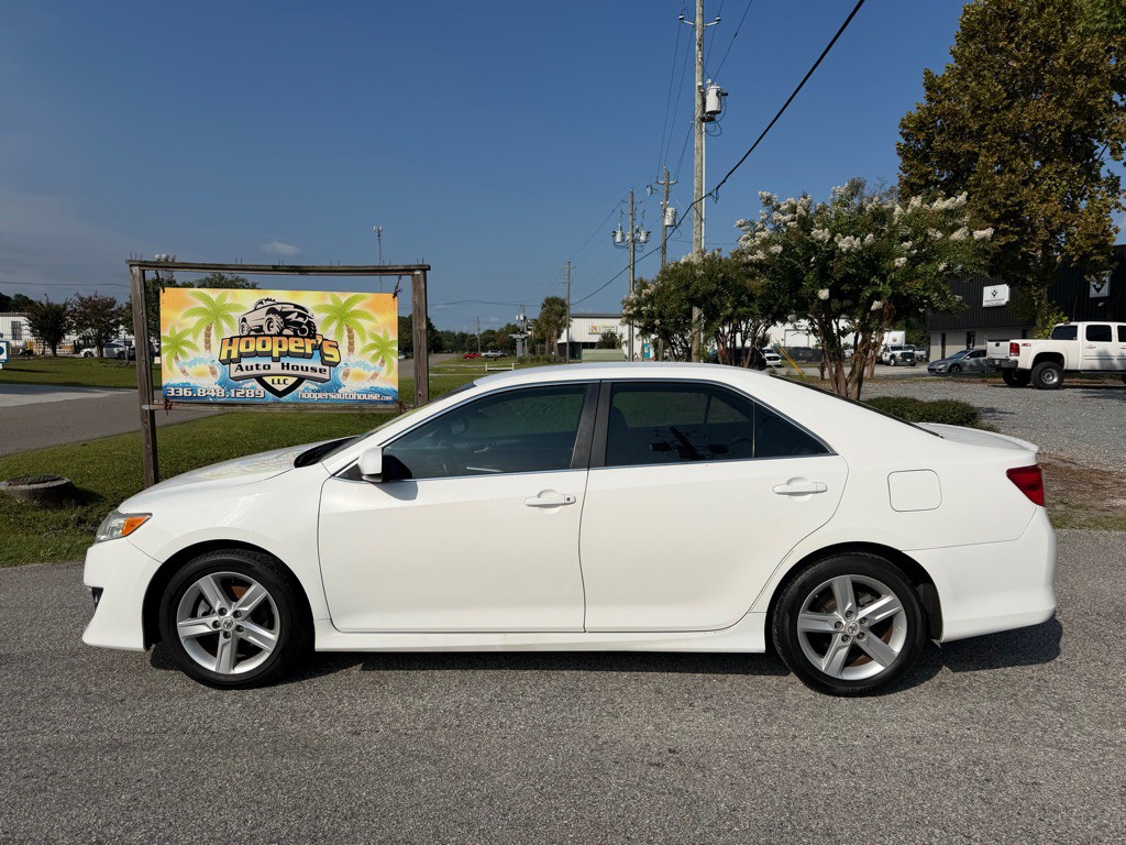 2012 Toyota Camry Image 2