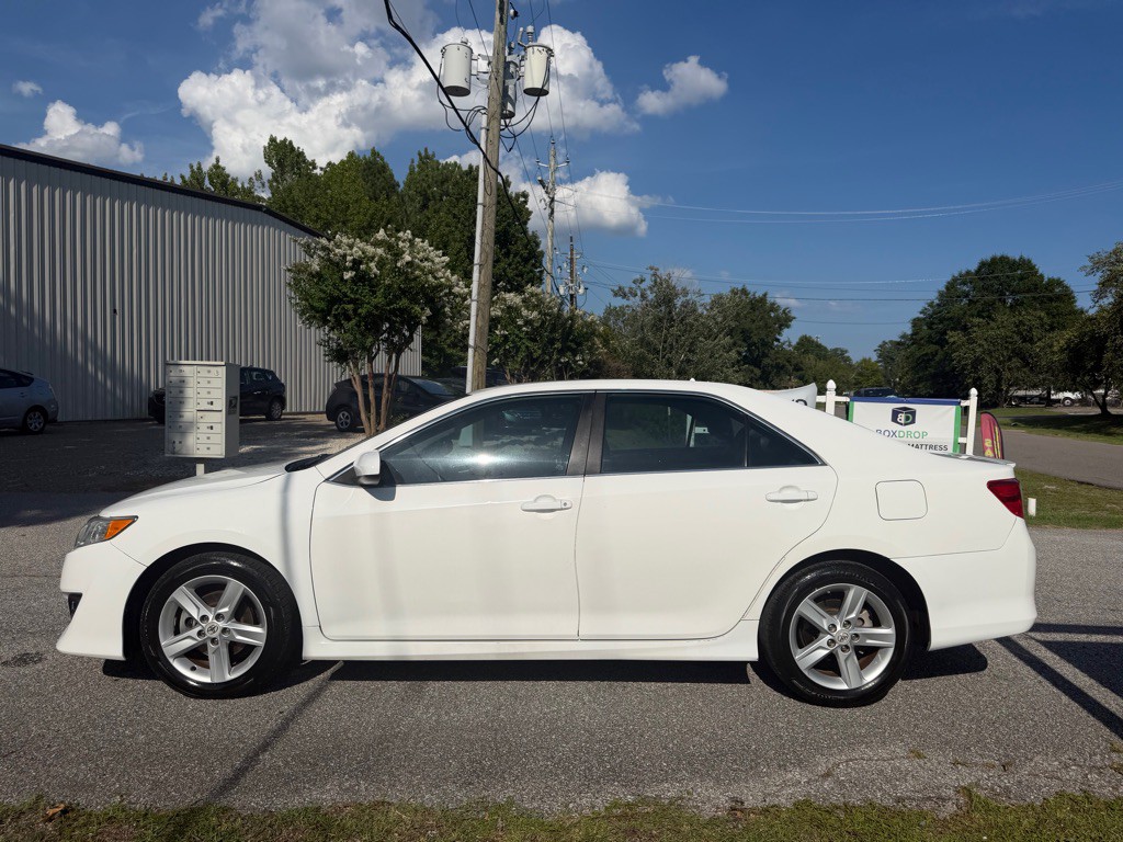 2012 Toyota Camry Image 5