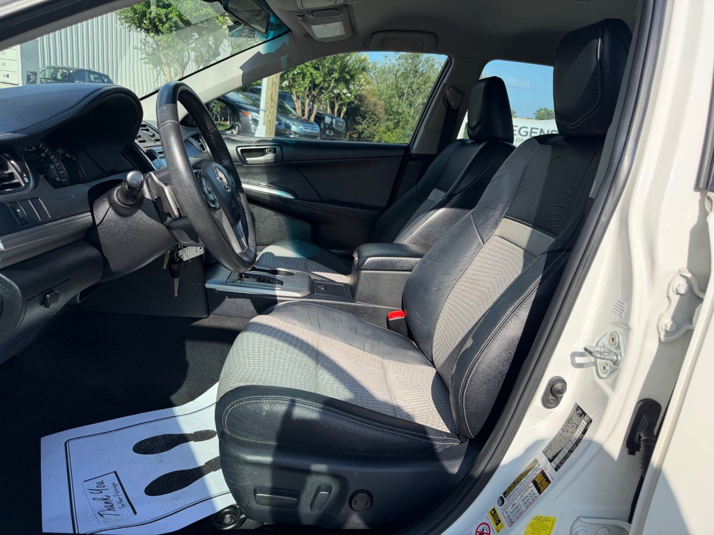 2012 Toyota Camry Image 12