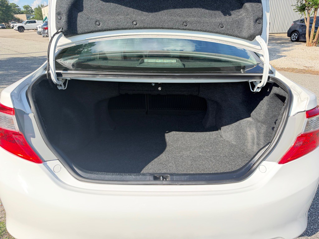 2012 Toyota Camry Image 17