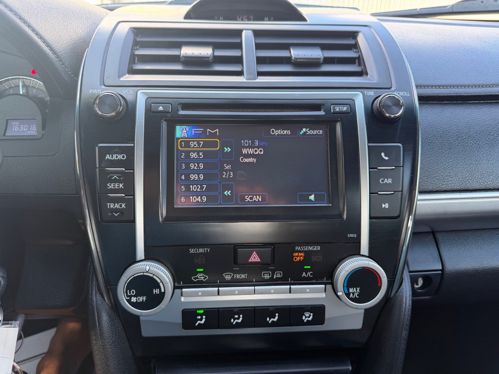2012 Toyota Camry Image 18