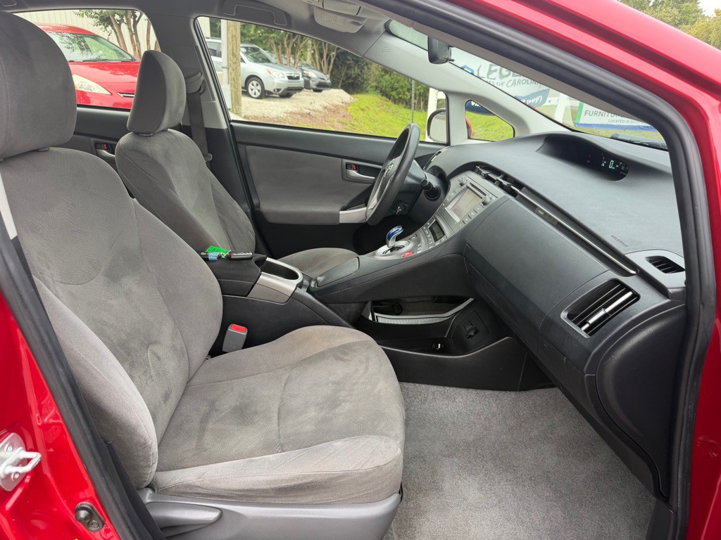2015 Toyota Prius Image 14