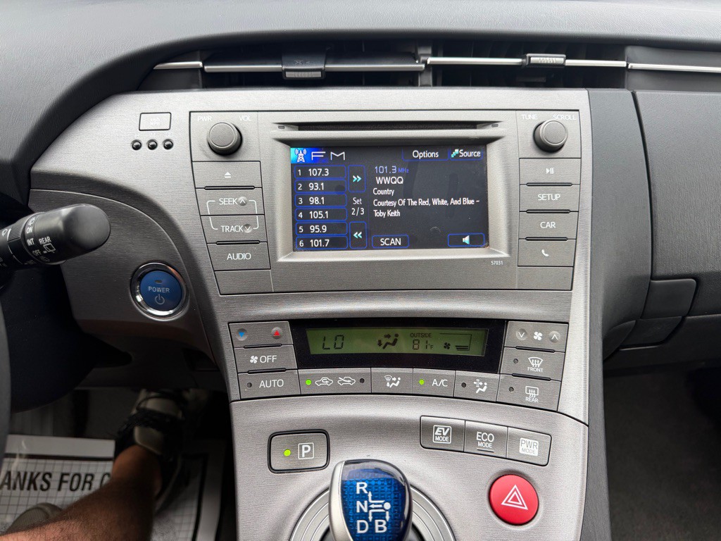 2015 Toyota Prius Image 18