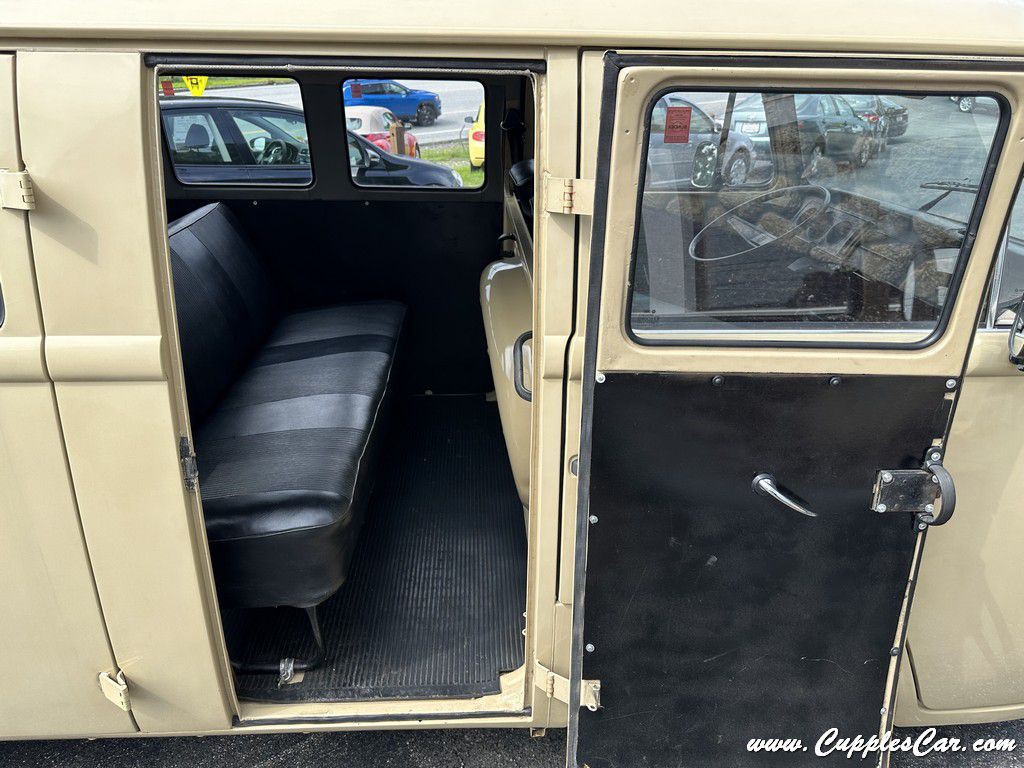 1987 Volkswagen Microbus Image 23