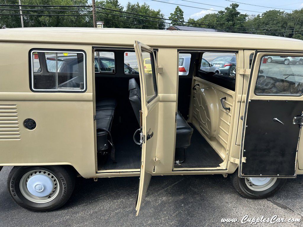 1987 Volkswagen Microbus Image 30
