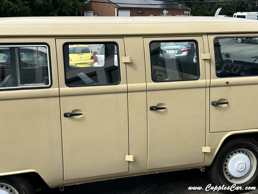 1987 Volkswagen Microbus Image 16
