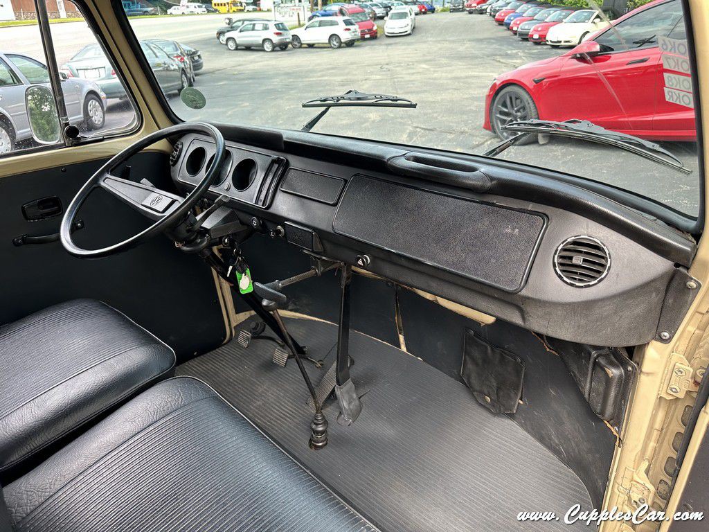 1987 Volkswagen Microbus Image 19