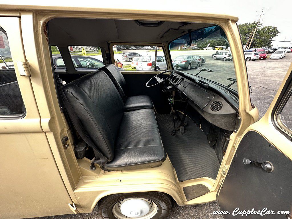 1987 Volkswagen Microbus Image 22