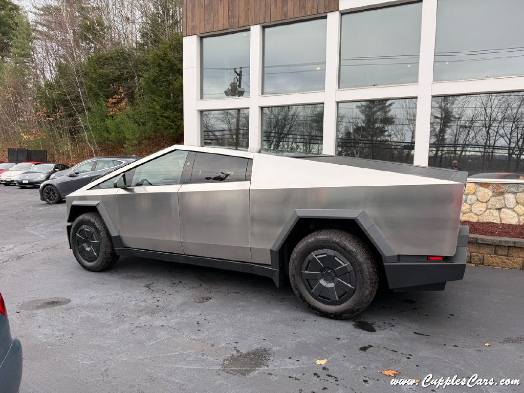 2025 Tesla Cybertruck Image 2