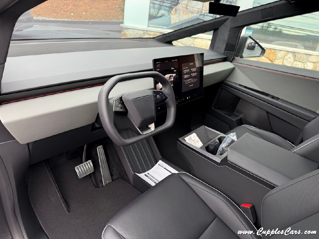 2025 Tesla Cybertruck Image 4