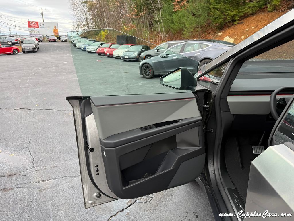 2025 Tesla Cybertruck Image 5