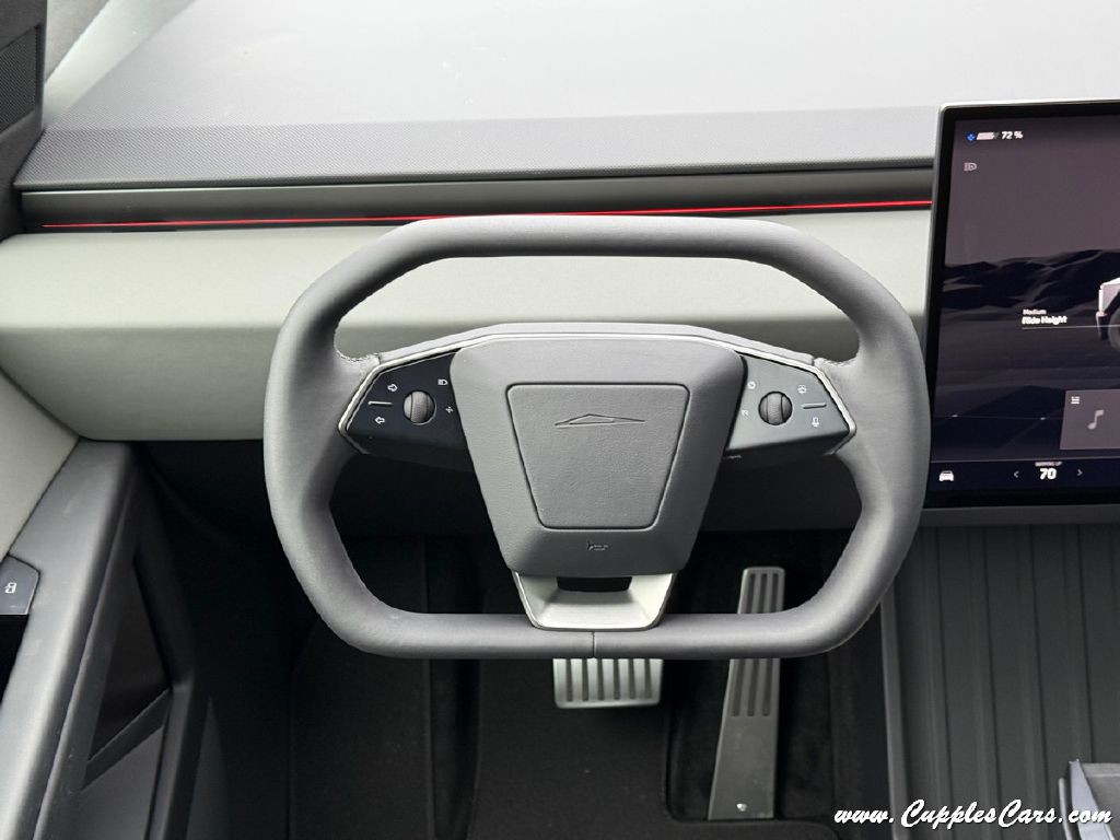 2025 Tesla Cybertruck Image 18