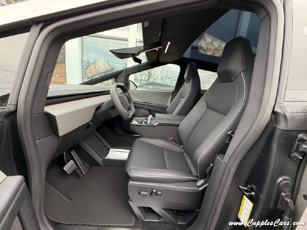 2025 Tesla Cybertruck Image 22