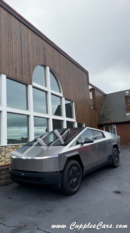 2025 Tesla Cybertruck Image 23