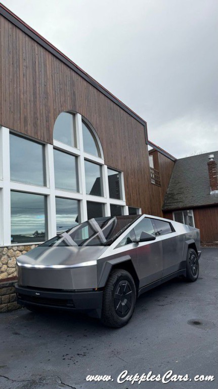 2025 Tesla Cybertruck Image 24