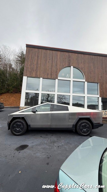 2025 Tesla Cybertruck Image 25