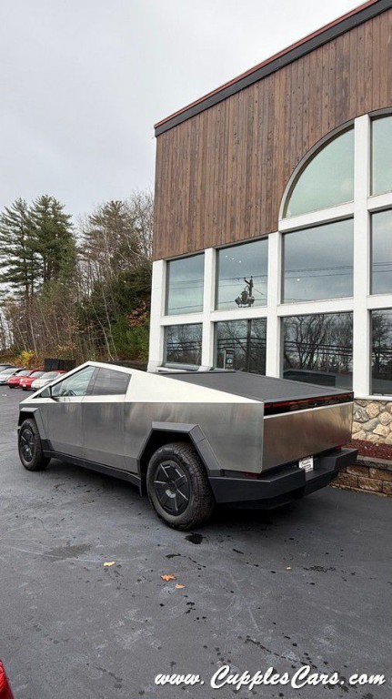 2025 Tesla Cybertruck Image 26