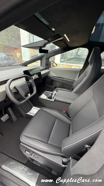 2025 Tesla Cybertruck Image 27