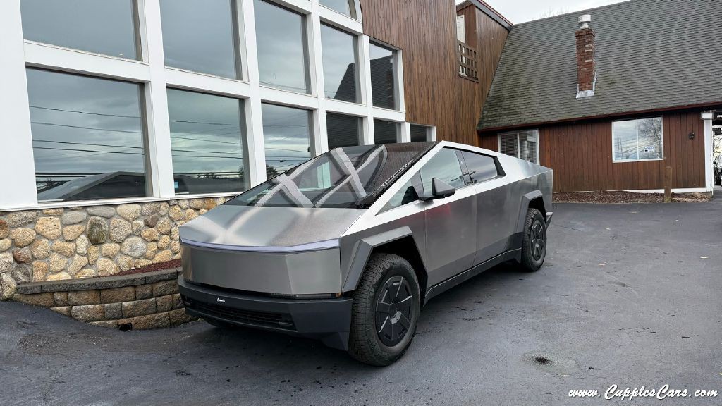 2025 Tesla Cybertruck Image 29