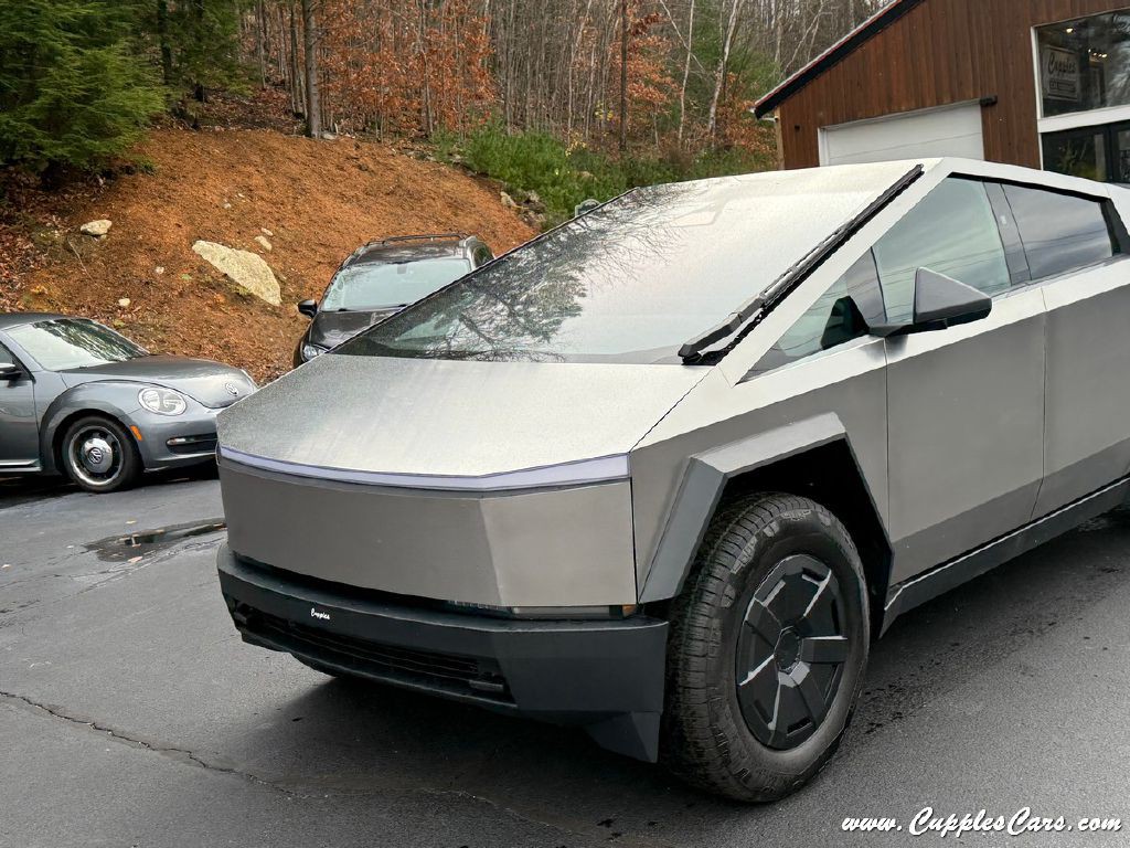 2025 Tesla Cybertruck Image 35