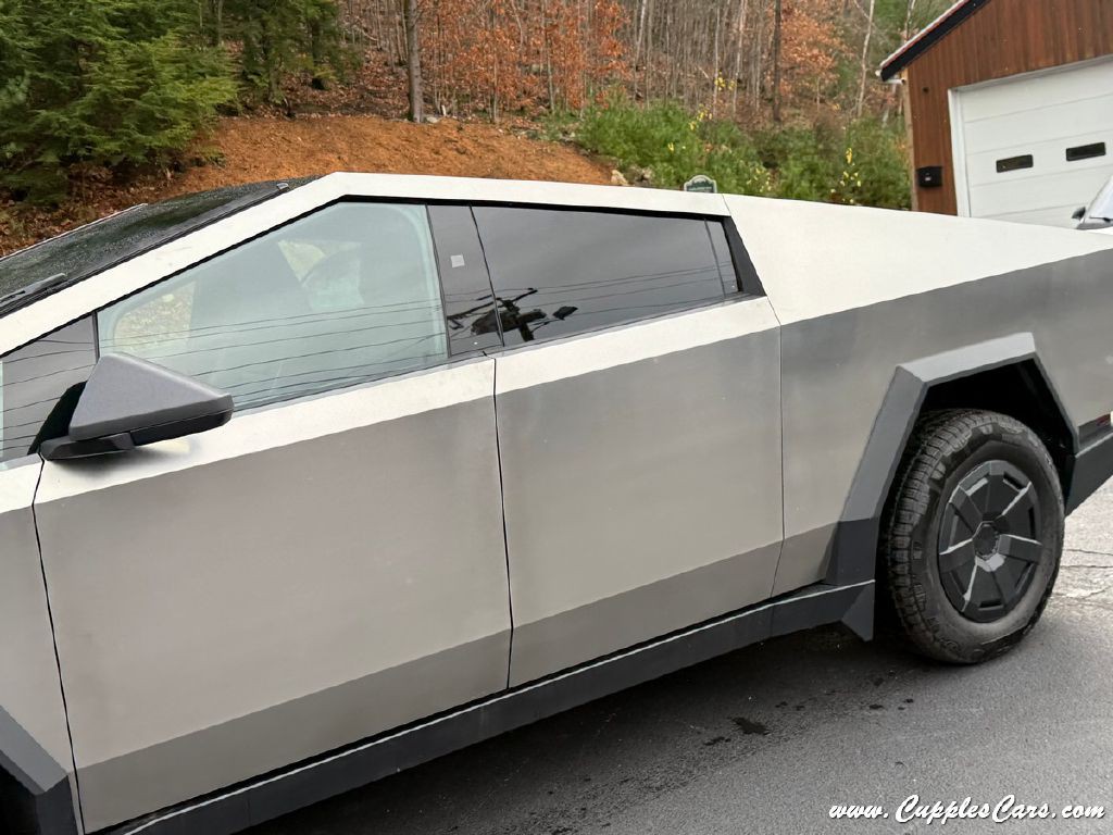 2025 Tesla Cybertruck Image 37