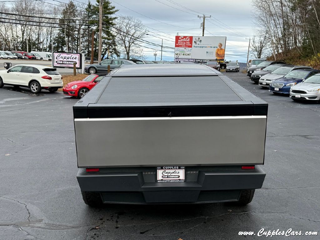 2025 Tesla Cybertruck Image 39