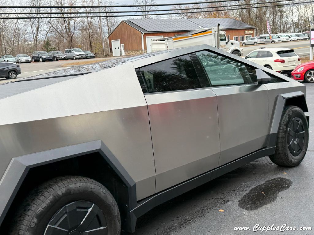2025 Tesla Cybertruck Image 41