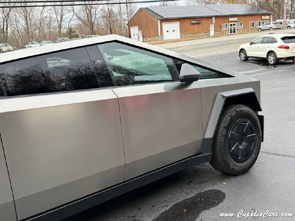 2025 Tesla Cybertruck Image 42