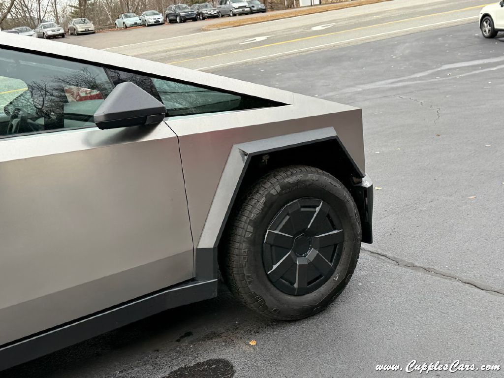 2025 Tesla Cybertruck Image 43