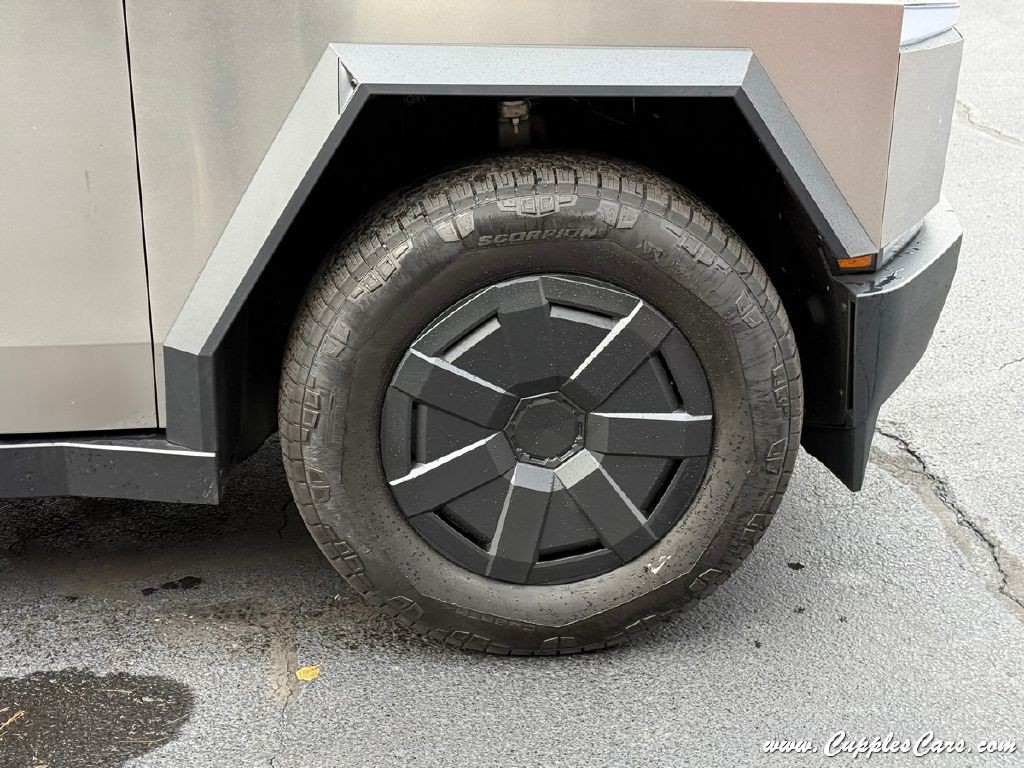2025 Tesla Cybertruck Image 44