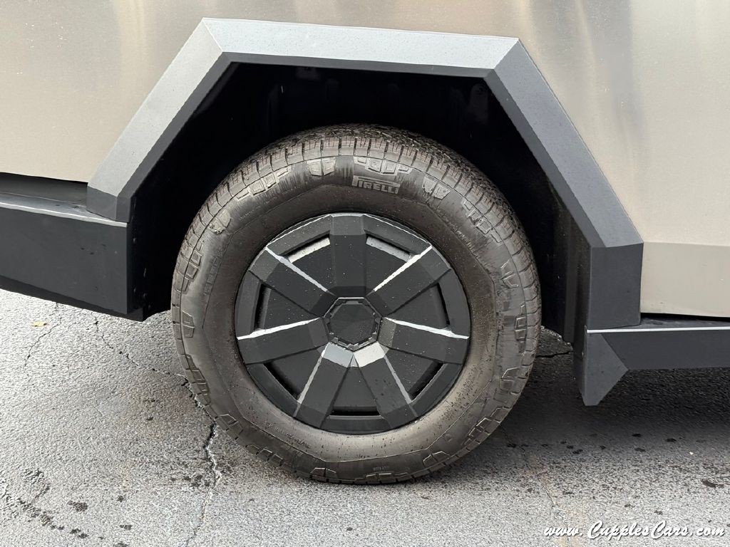 2025 Tesla Cybertruck Image 45