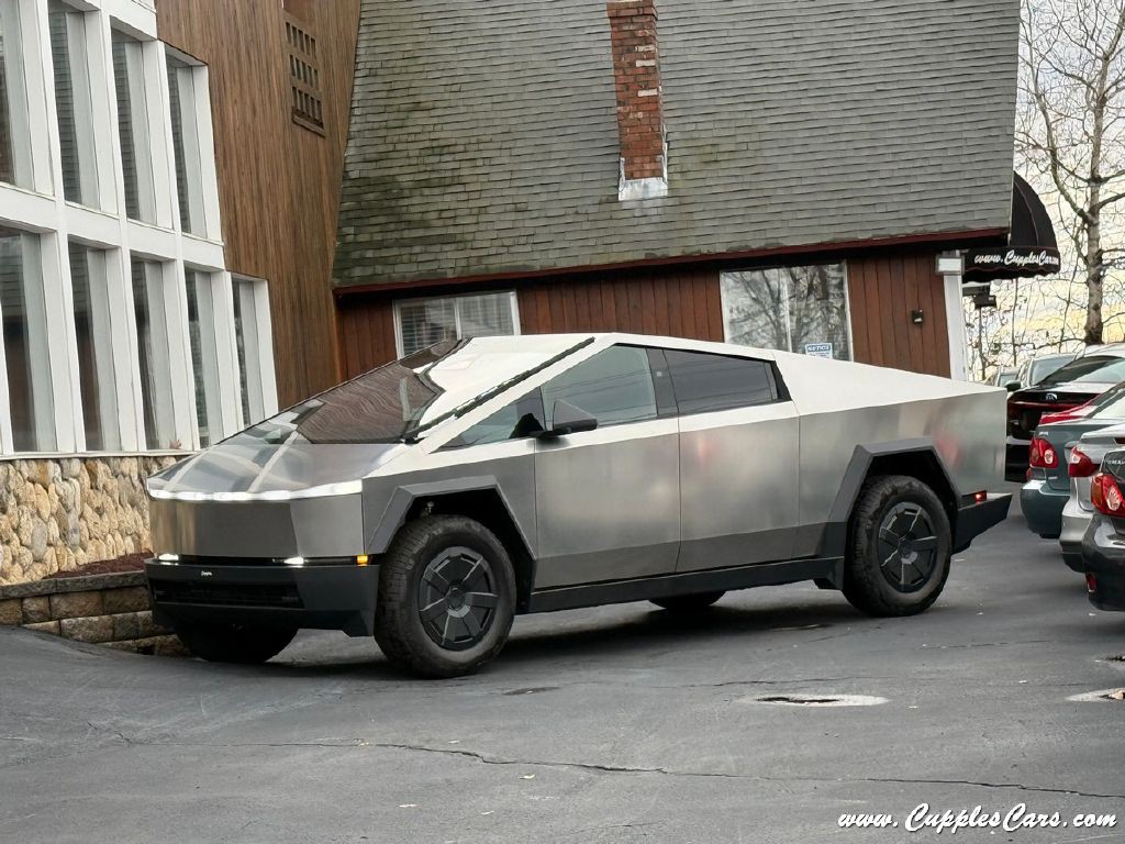 2025 Tesla Cybertruck Image 2