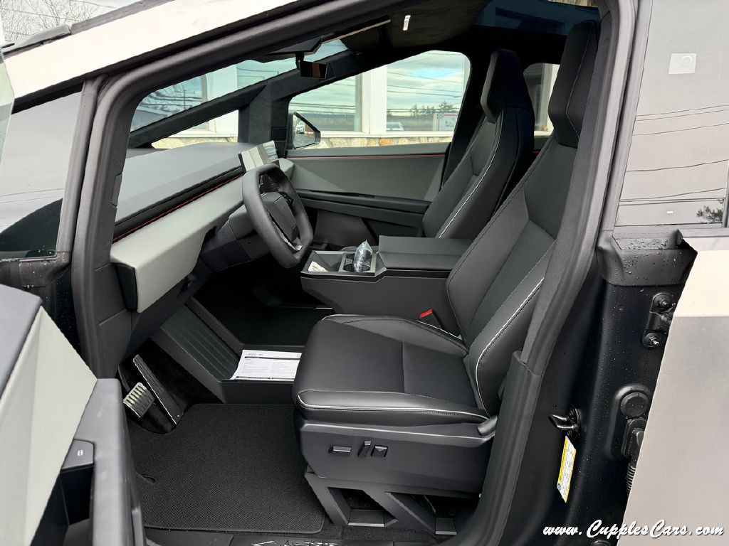2025 Tesla Cybertruck Image 4