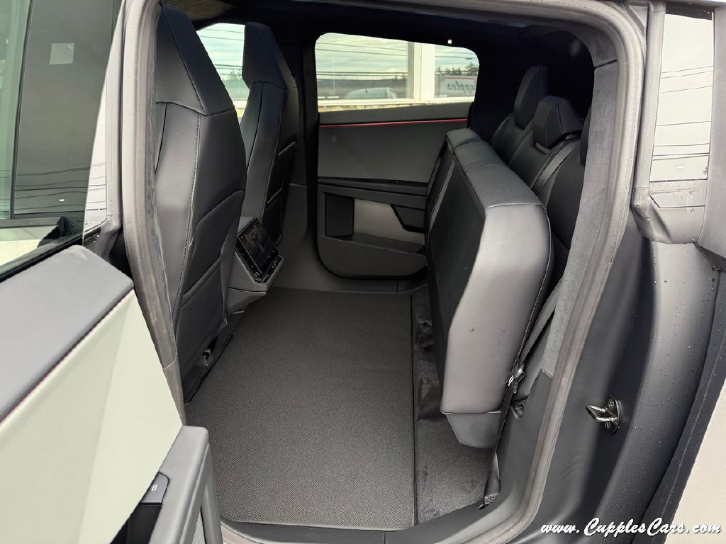 2025 Tesla Cybertruck Image 7