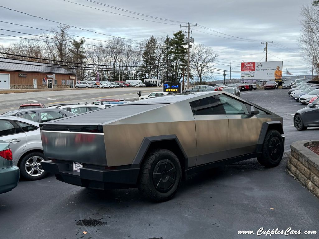 2025 Tesla Cybertruck Image 10